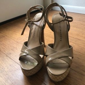 Chinese Laundry Sandal Platform US 7.5 - Cream